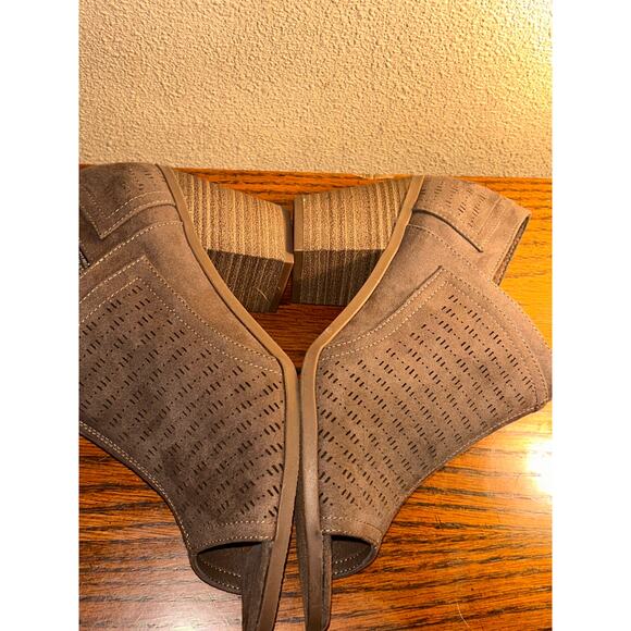 Madeline Girl Wrenn Preppy Edgy Baddie Open Toe Stacked Heel - Picture 5 of 11